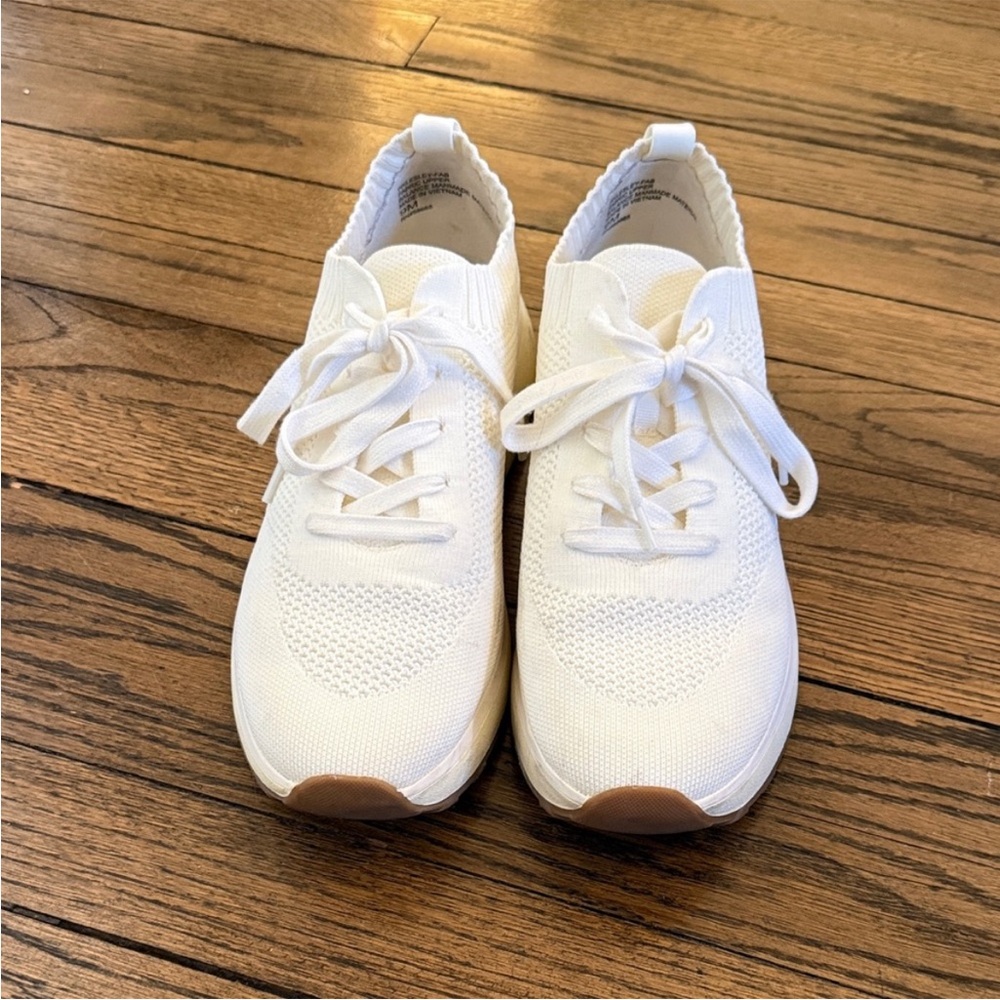 Elegant White Lace-Up Women's Sneakers